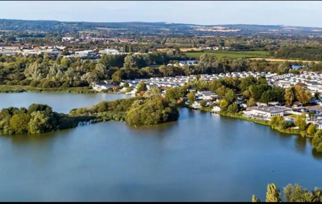 Lodge Caravan On Holiday Park Чічестер Екстер'єр фото