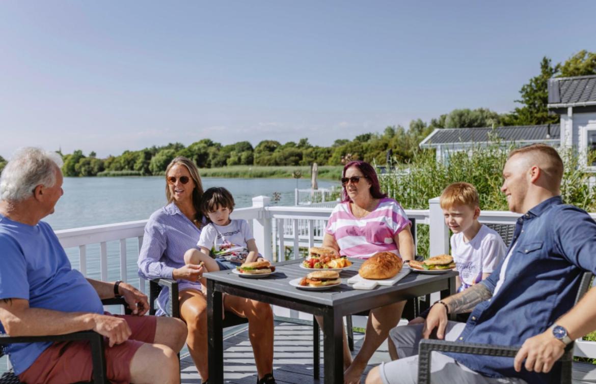 Lodge Caravan On Holiday Park Чічестер Екстер'єр фото